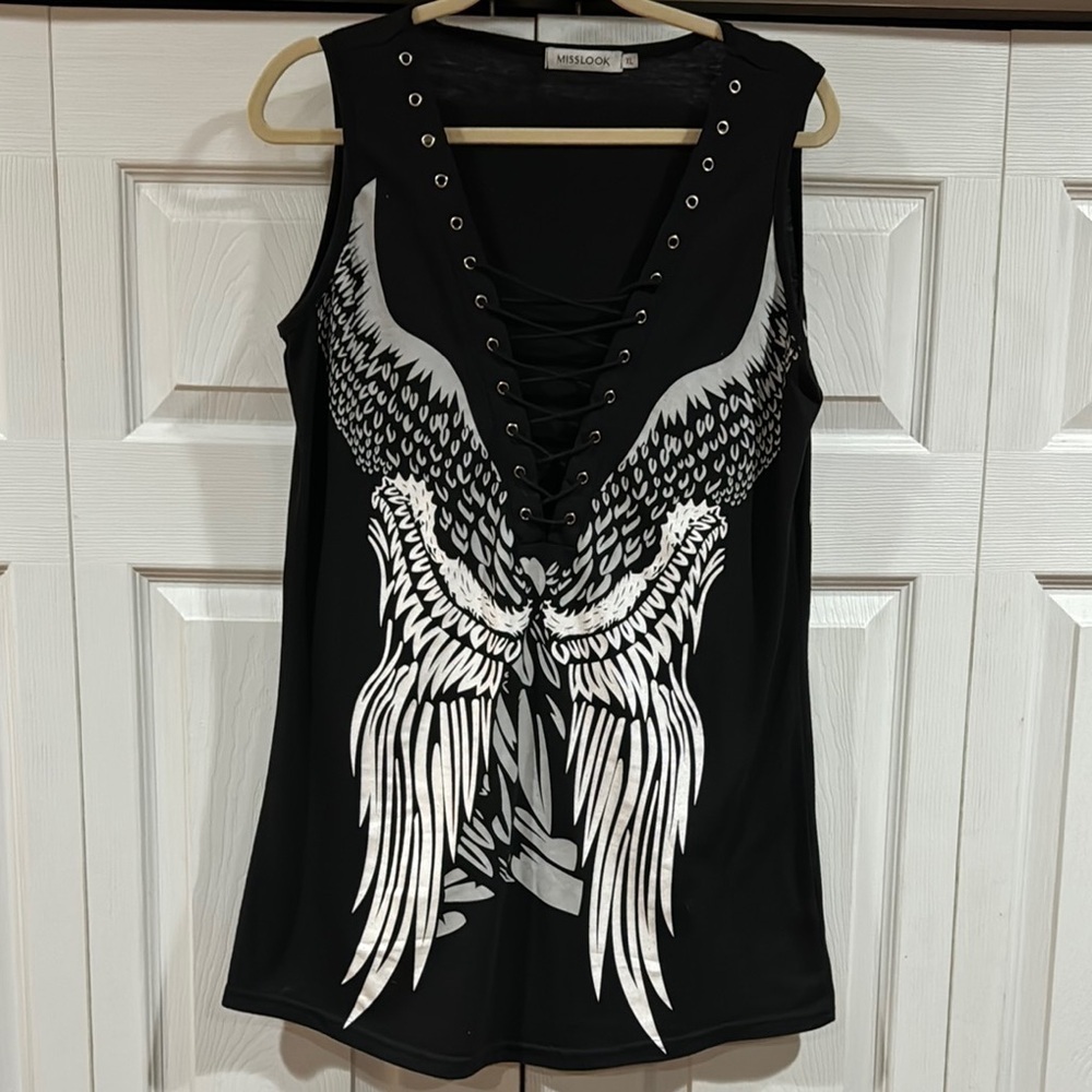 Misslook Black Tank Top with Wing Design